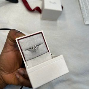 ENGAGEMENT DIAMONDS RING size 7